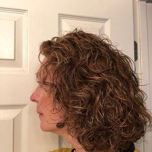 Meet your Posher, Lois